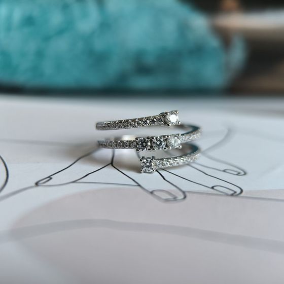 Серебряное кольцо с фианитами