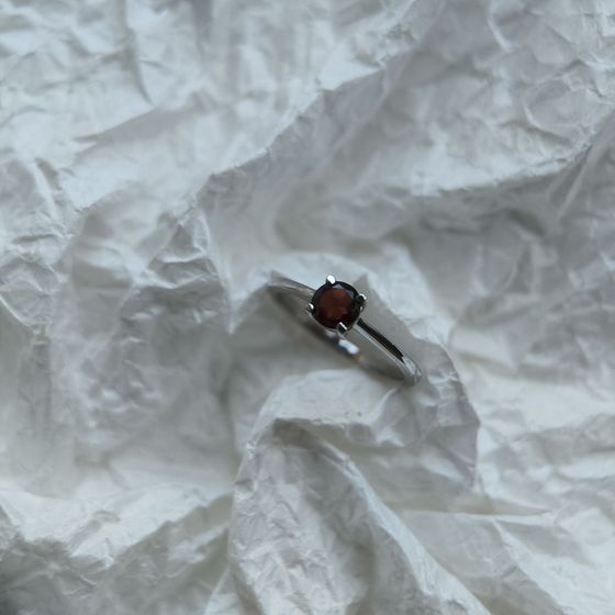 Серебряное кольцо с гранатом 0.595ct