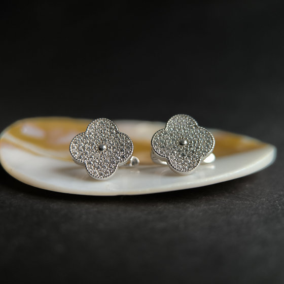 Серебряные серьги с фианитами 1.4ct