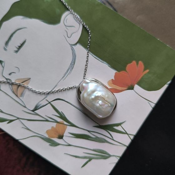 Серебряное колье с жемчугом барочным