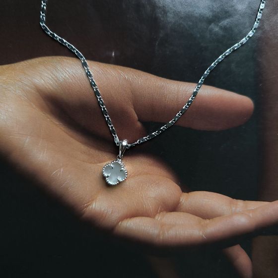 Серебряная подвеска с перламутром