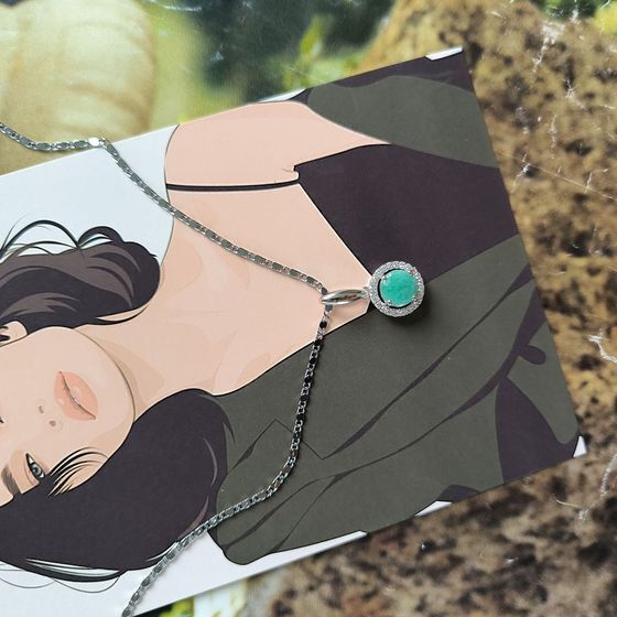 Серебряная подвеска с изумрудом, фианитами