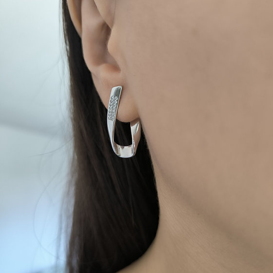 Серебряные серьги с фианитами