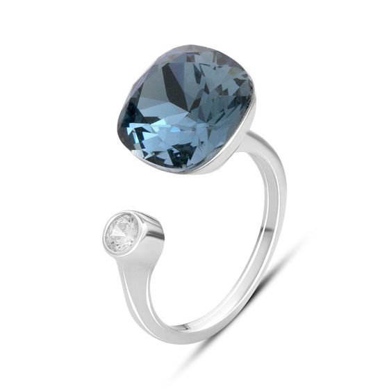Серебряное кольцо с фианитами
