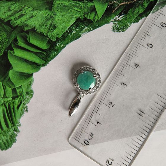 Серебряная подвеска с изумрудом, фианитами