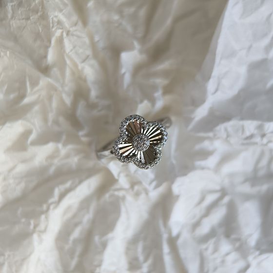 Серебряное кольцо с фианитами