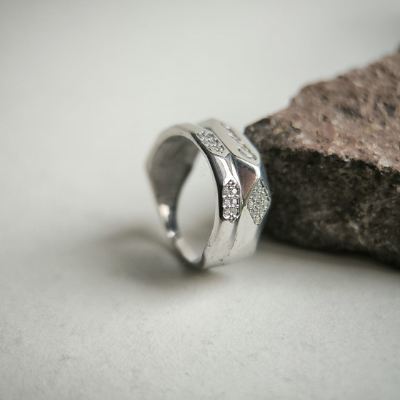 Серебряное кольцо с фианитами 0.36ct