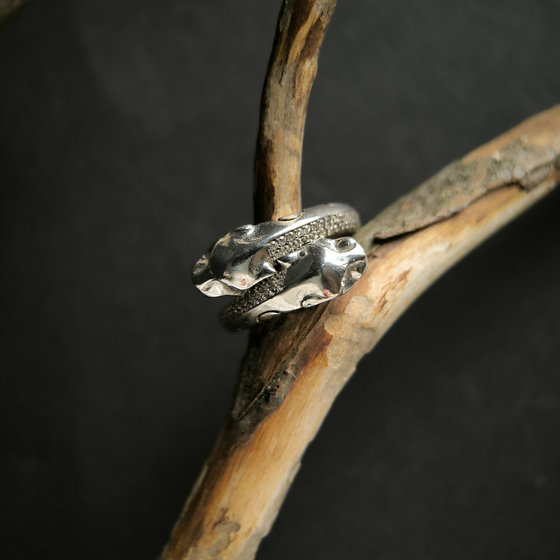 Серебряное кольцо с фианитами