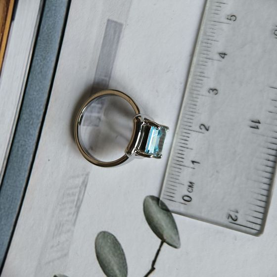 Серебряное кольцо с топазом 2.918ct