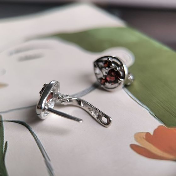 Серебряные серьги с гранатом 1.808ct