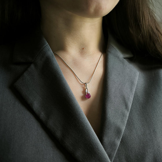 Серебряная подвеска с рубином 2.142ct, фианитами