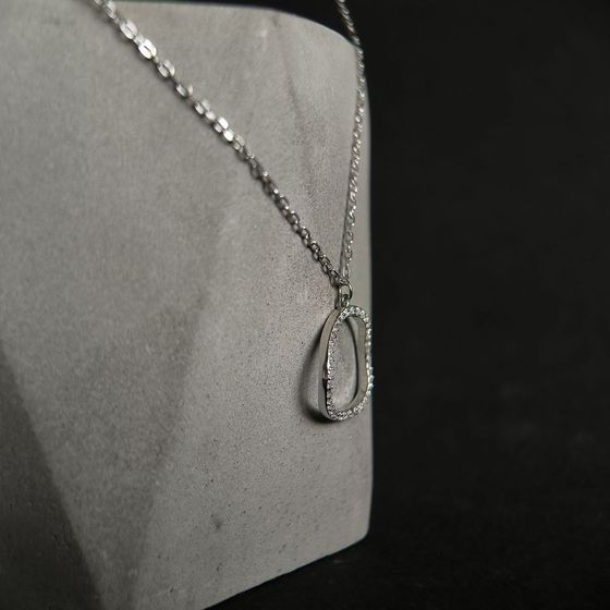 Серебряное колье с фианитами