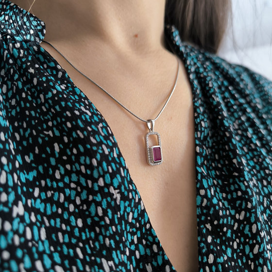 Серебряная подвеска с рубином 1.736ct, фианитами