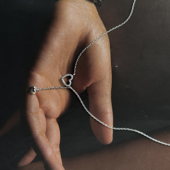 Серебряное колье с фианитами