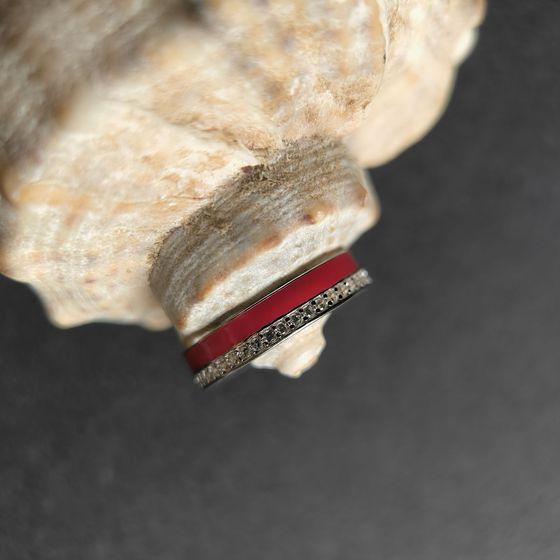 Серебряное кольцо с фианитами, емаллю Серебряное кольцо с фианитами, емаллю