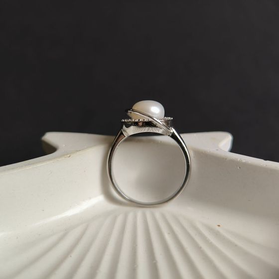 Серебряное кольцо с жемчугом Серебряное кольцо с жемчугом
