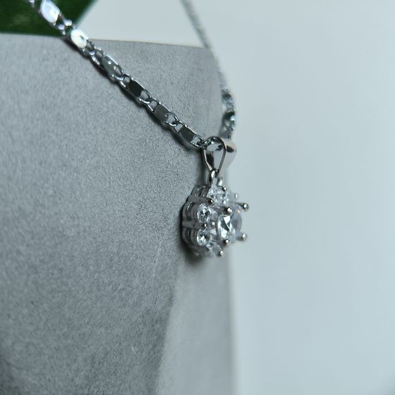 Серебряная подвеска с фианитами