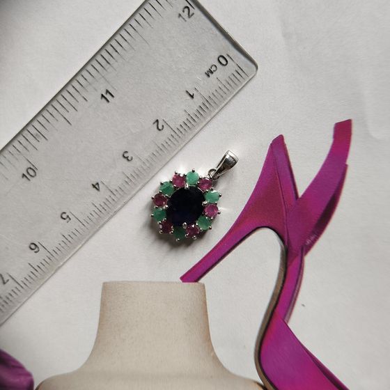 Серебряная подвеска с сапфиром 5.58ct, рубином, изумрудом