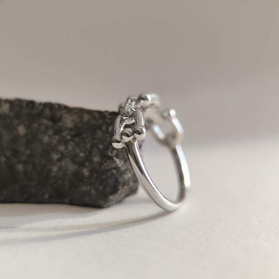 Серебряное кольцо с фианитами