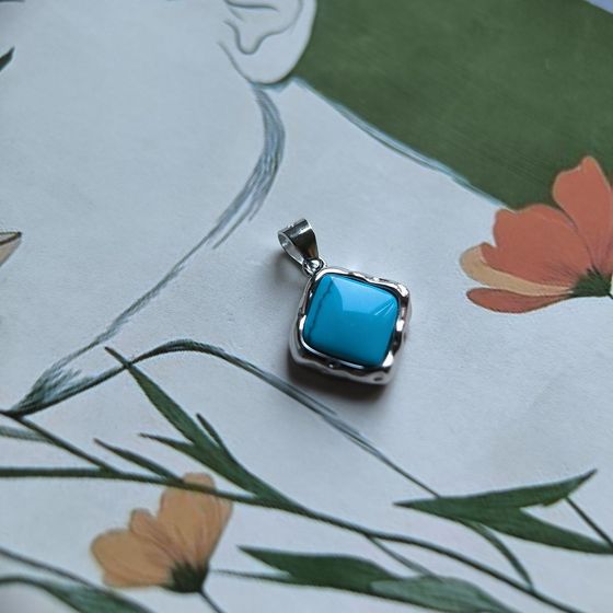 Серебряная подвеска с бирюзой