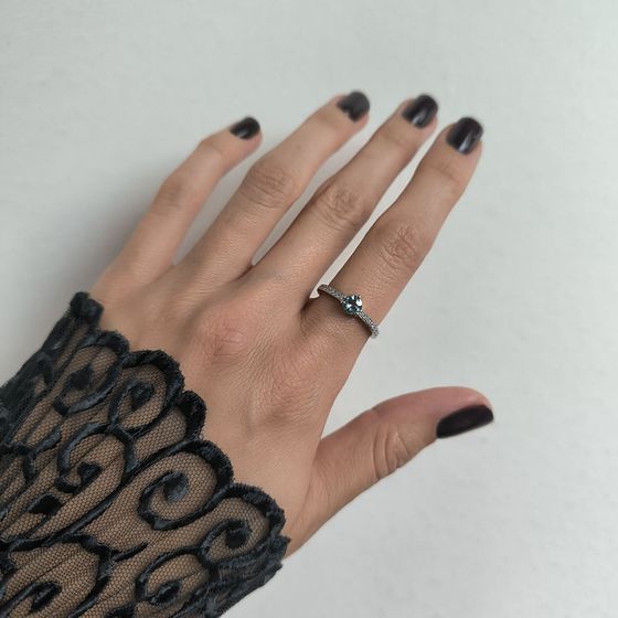 Серебряное кольцо с топазом 0.749ct, фианитами