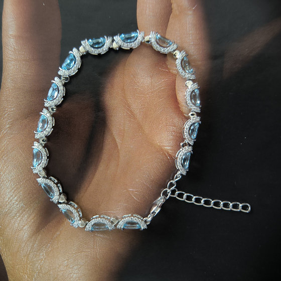 Серебряный браслет с топазом 11.335ct