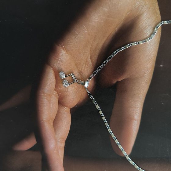 Серебряная подвеска с фианитами