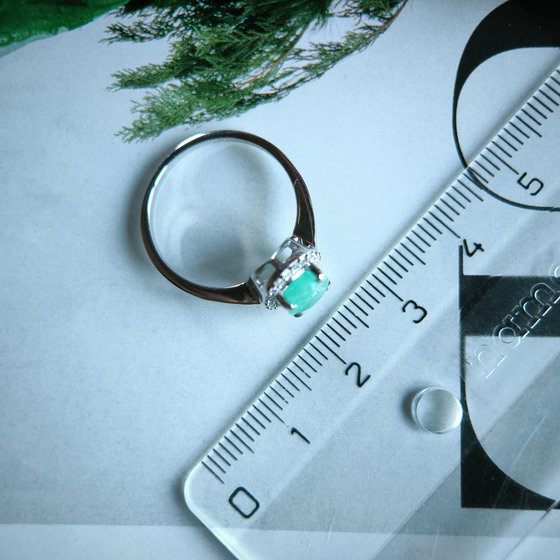 Серебряное кольцо с изумрудом 1.304ct