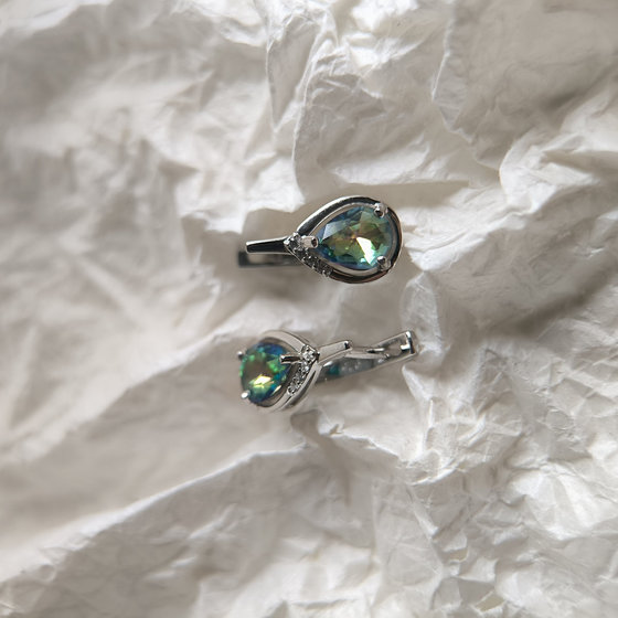 Серебряные серьги с мистик топазом 1.61ct, фианитами