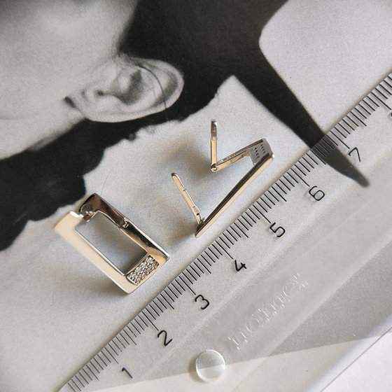 Серебряные серьги с фианитами