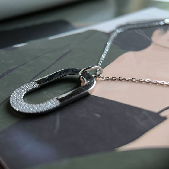 Серебряное колье с фианитами