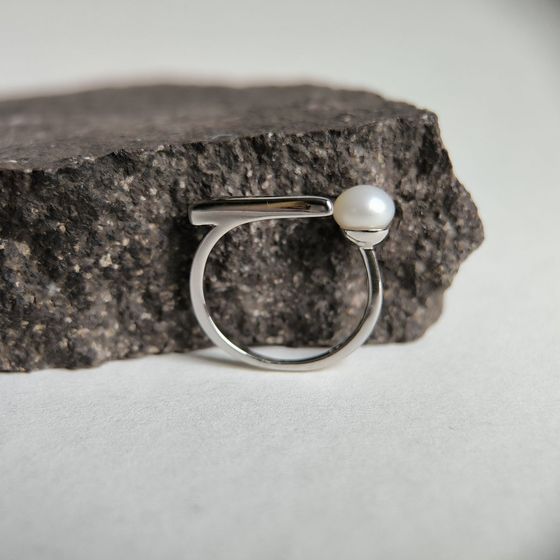 Серебряное кольцо с жемчугом