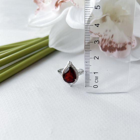 Серебряное кольцо с гранатом 3.131ct