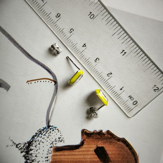 Серебряные серьги с фианитами, емаллю Серебряные серьги с фианитами, емаллю