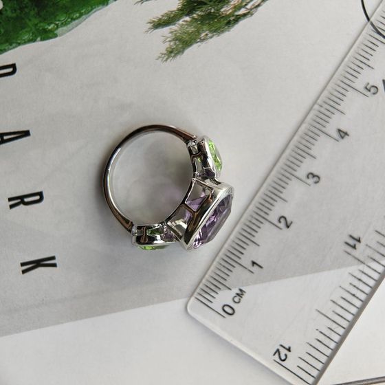 Серебряное кольцо с аметистом, хризолітом