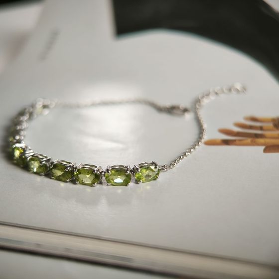 Серебряный браслет с хризолітом