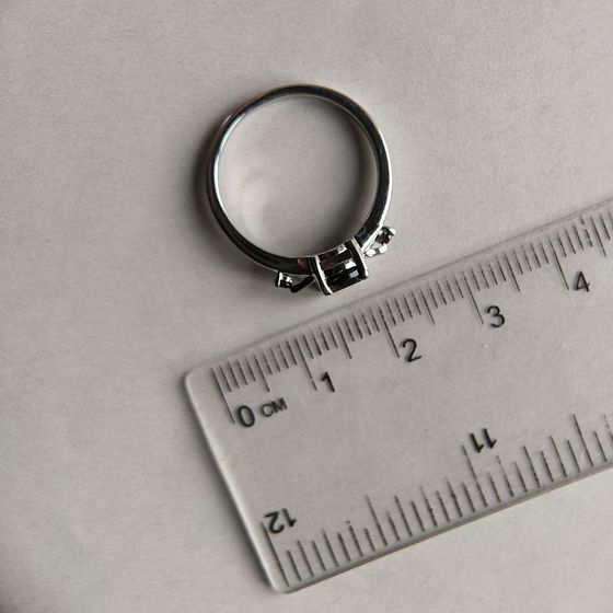Серебряное кольцо с гранатом 1.075ct