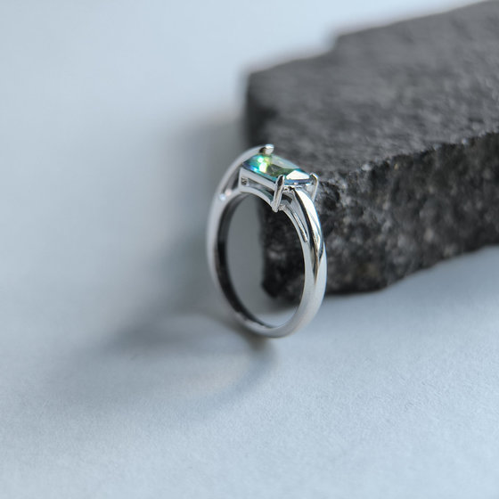 Серебряное кольцо с мистик топазом 1.068ct