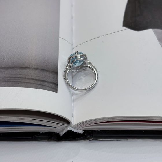 Серебряное кольцо с топазом 6.507ct, фианитами