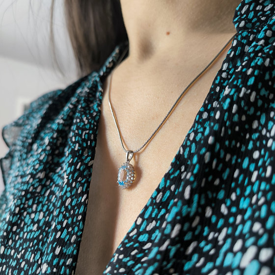 Серебряная подвеска с топазом 3.265ct, фианитами