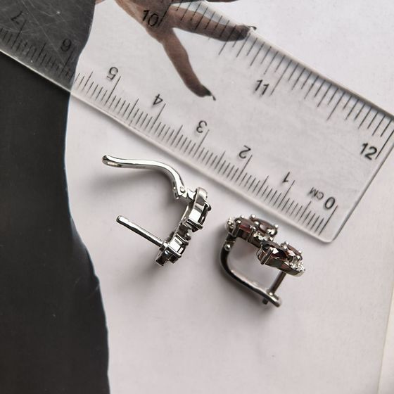 Серебряные серьги с гранатом 3.468ct