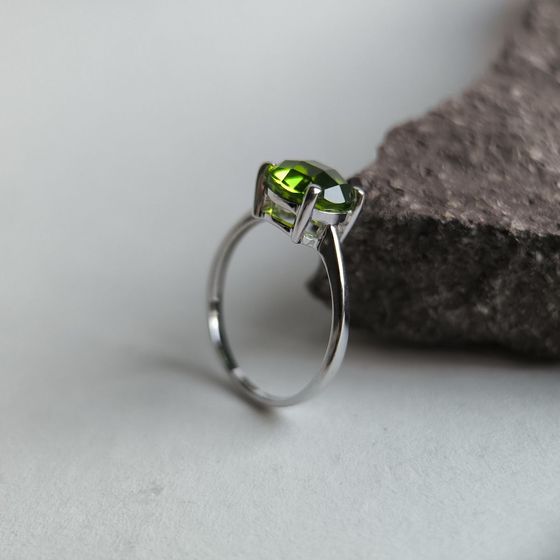 Серебряное кольцо с хризолітом 2.285ct