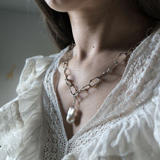 Серебряное колье с жемчугом барочным
