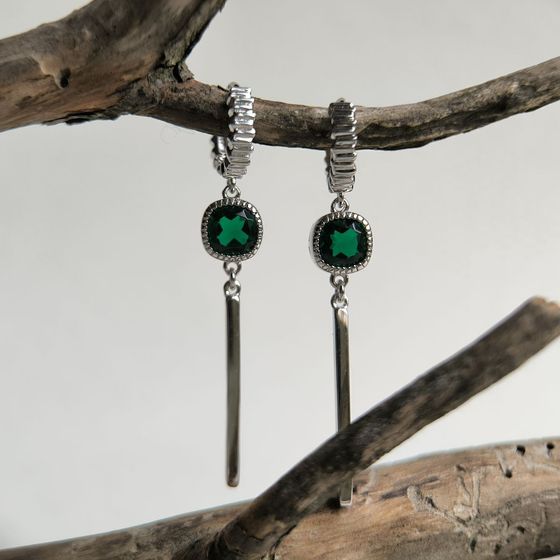 Серебряные серьги с изумрудом nano 8.565ct