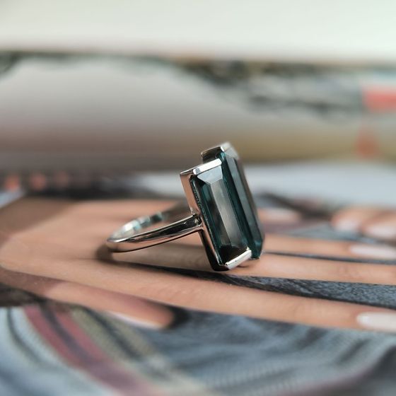 Серебряное кольцо с топазом Лондон Блю 6.198ct