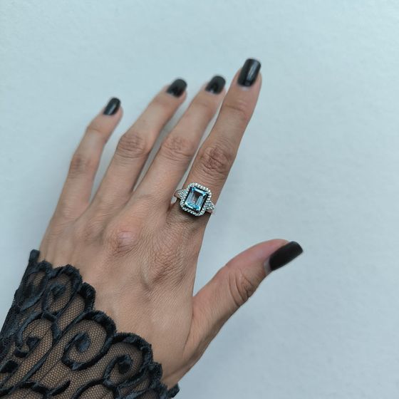 Серебряное кольцо с топазом 3.232ct