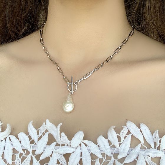 Серебряное колье с жемчугом барочным