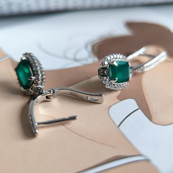 Серебряные серьги с агатом 3.132ct, фианитами