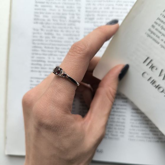 Серебряное кольцо с гранатом 1.075ct