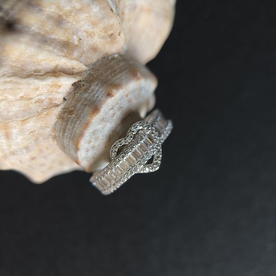 Серебряное кольцо с фианитами